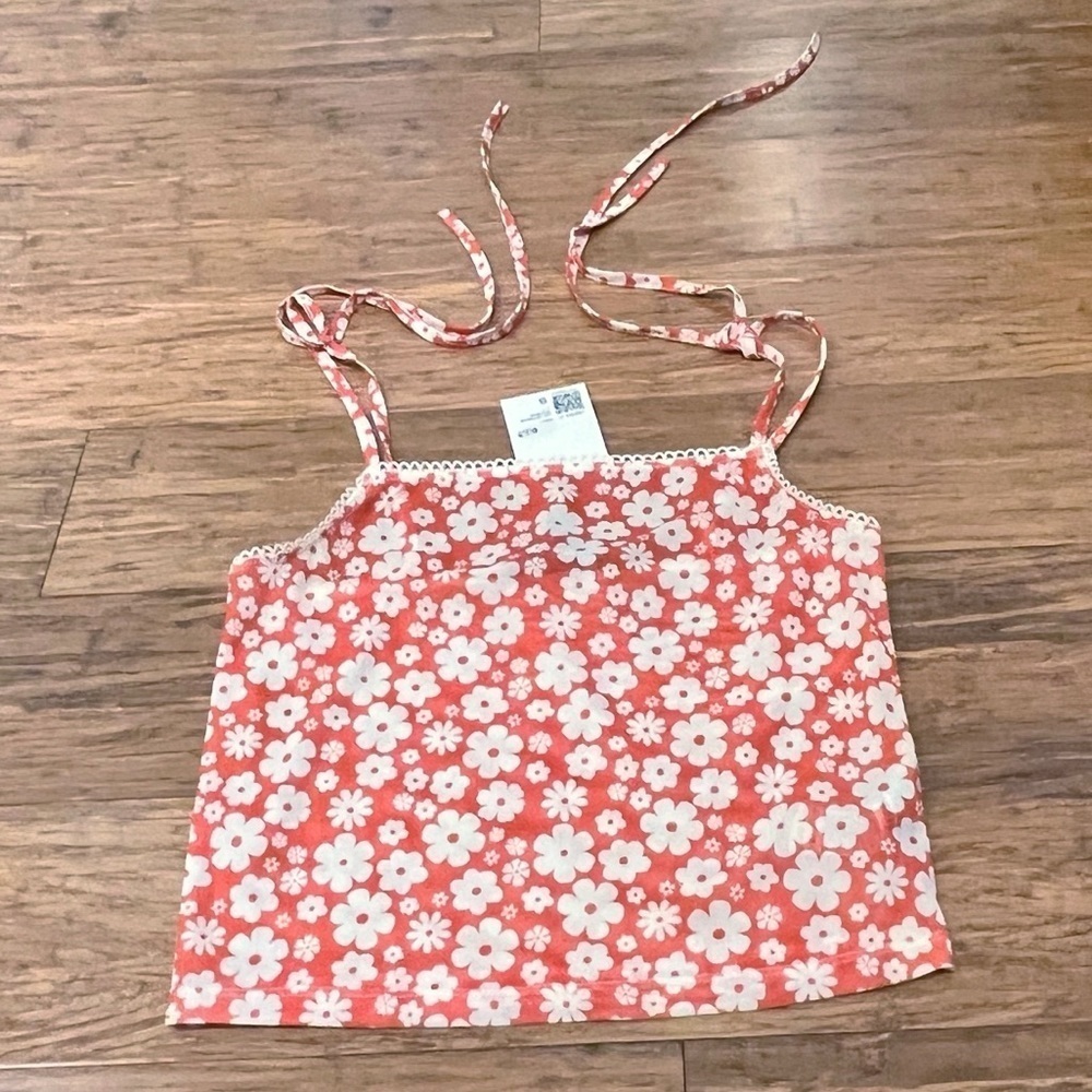 NWT! Forever 21 Red & Cream Knit Cropped Floral Camisole. Size Small
